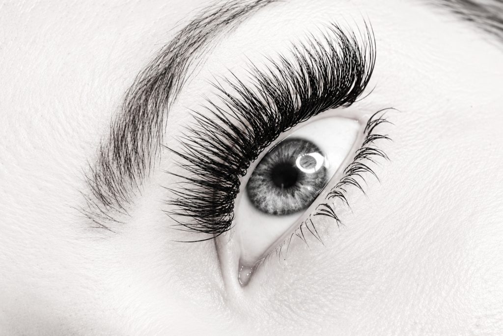 Beautiful Hybrid Lash Extensions at Beauty Habitz Salon in Parkwood, Gold Coast, combining Classic and Volume lashes for a fuller, soft and natural-looking finish.